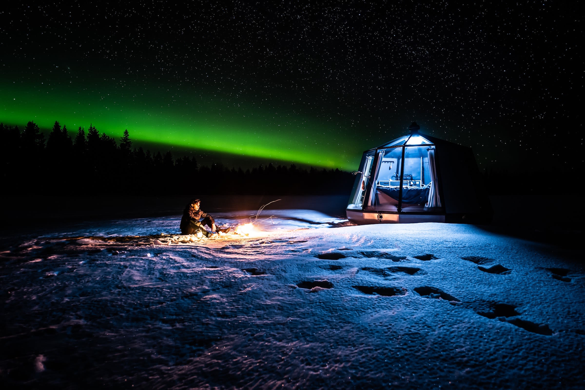 Igloo Hotel Under the Northern Lights in Finland